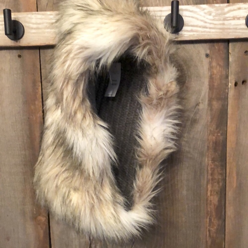 2011 Gap Snood Faux Fur in White Brown Gray